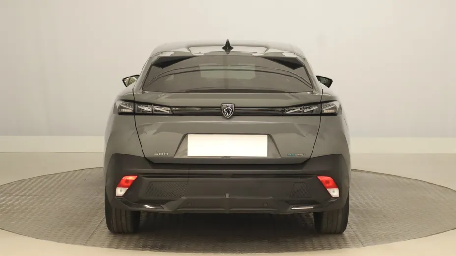Peugeot 408 -