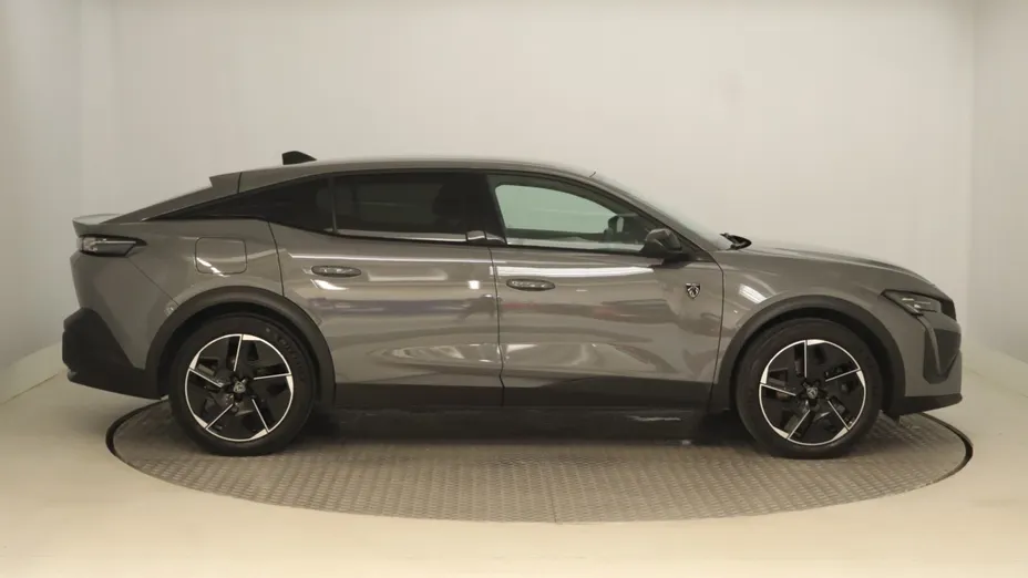 Peugeot 408 -