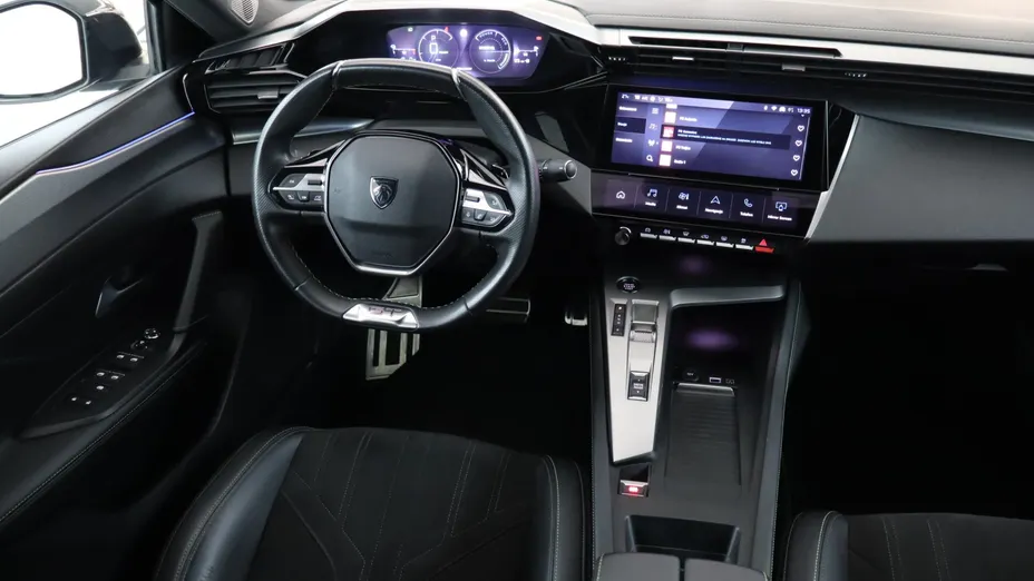 Peugeot 408 -