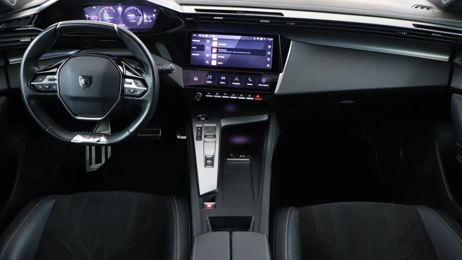 Peugeot 408 -