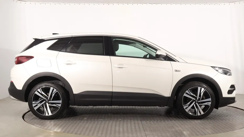Opel Grandland -