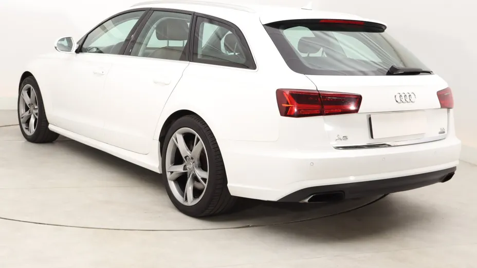Audi A6 -
