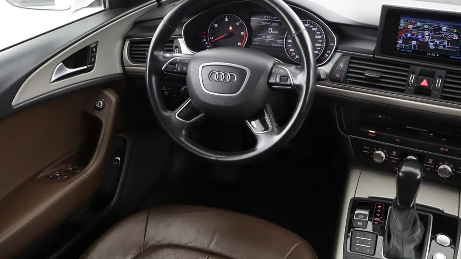 Audi A6 -