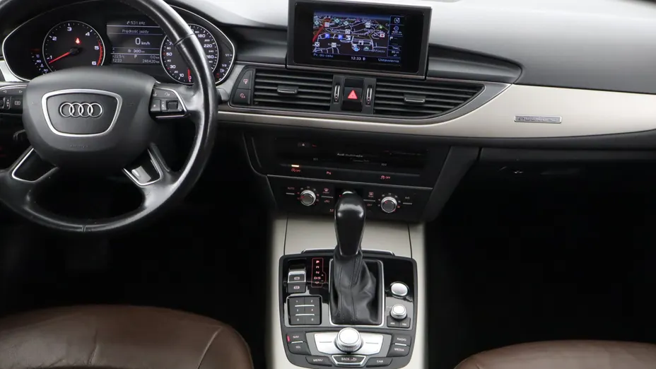 Audi A6 -