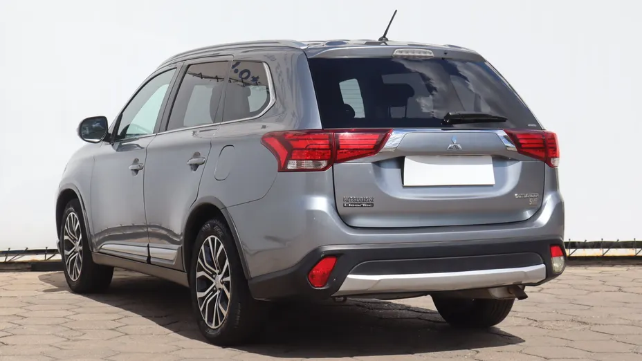 Mitsubishi Outlander -