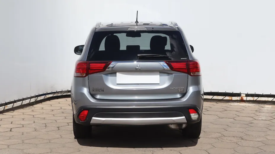 Mitsubishi Outlander -