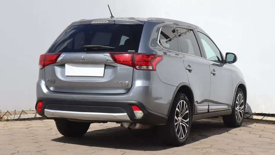 Mitsubishi Outlander -