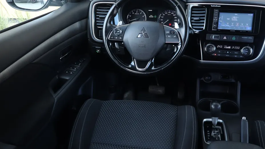 Mitsubishi Outlander -