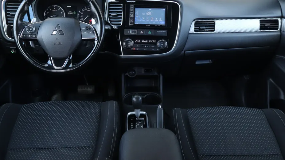 Mitsubishi Outlander -