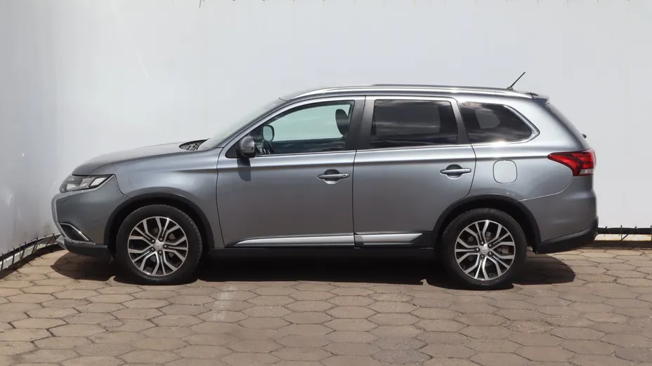 Mitsubishi Outlander -