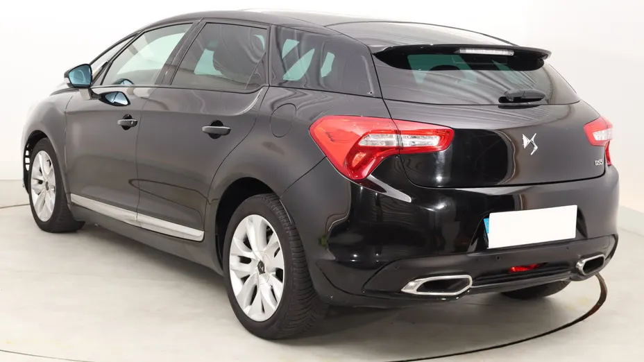 DS 5 -