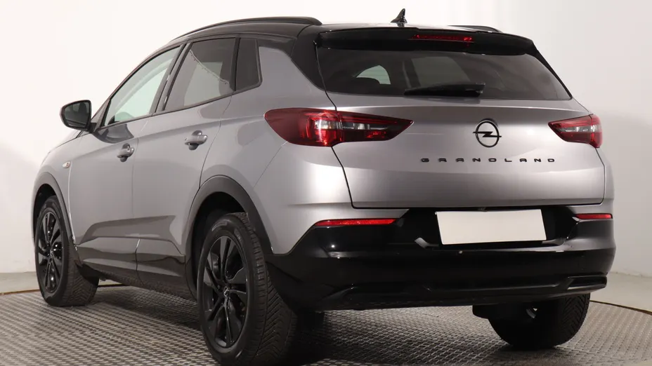 Opel Grandland -