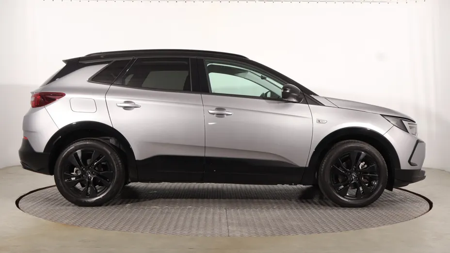 Opel Grandland -