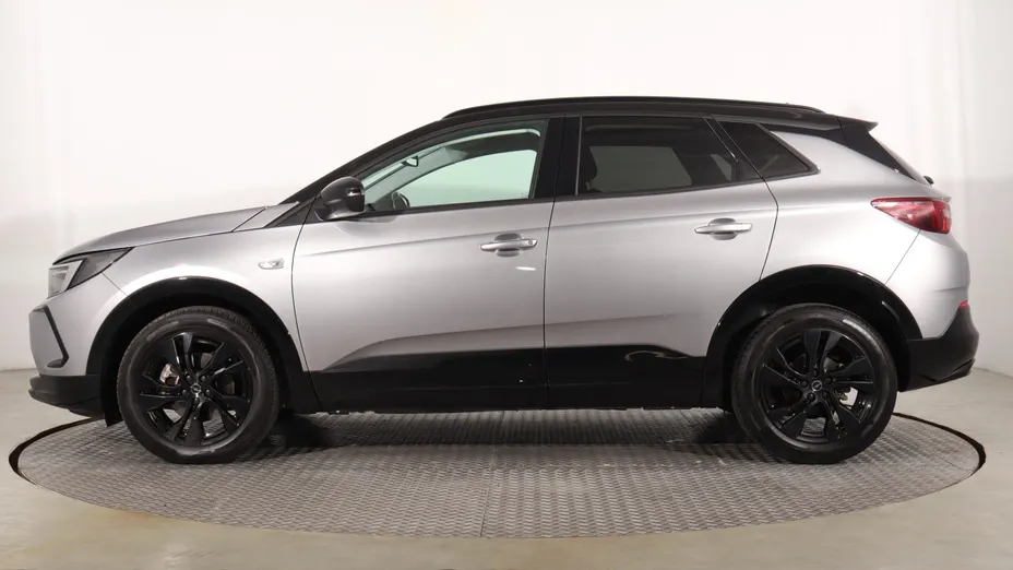 Opel Grandland -