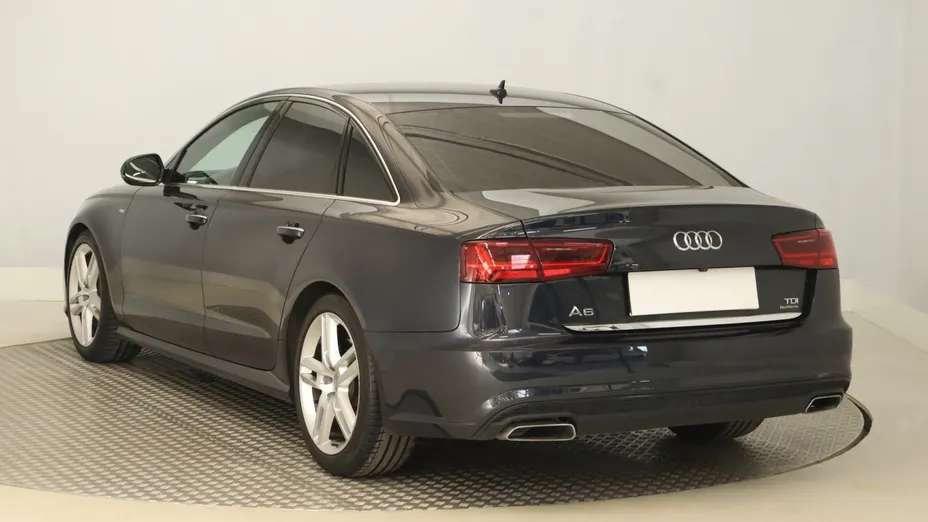 Audi A6 -