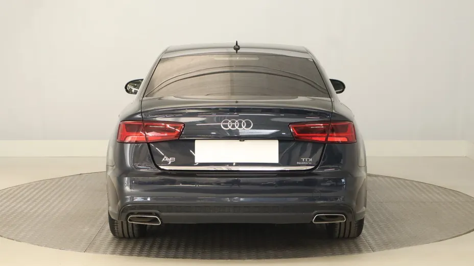 Audi A6 -