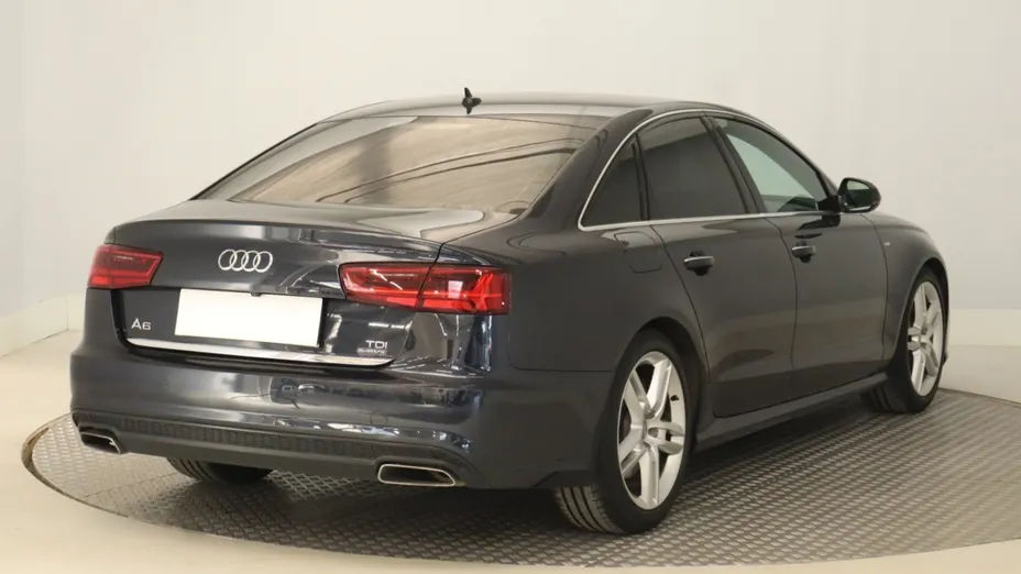 Audi A6 -