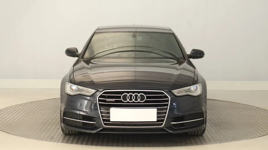 Audi A6 -