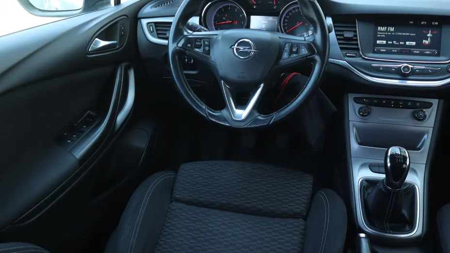 Opel Astra -