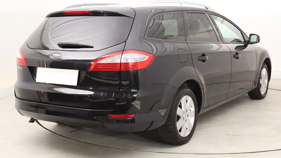 Ford Mondeo -