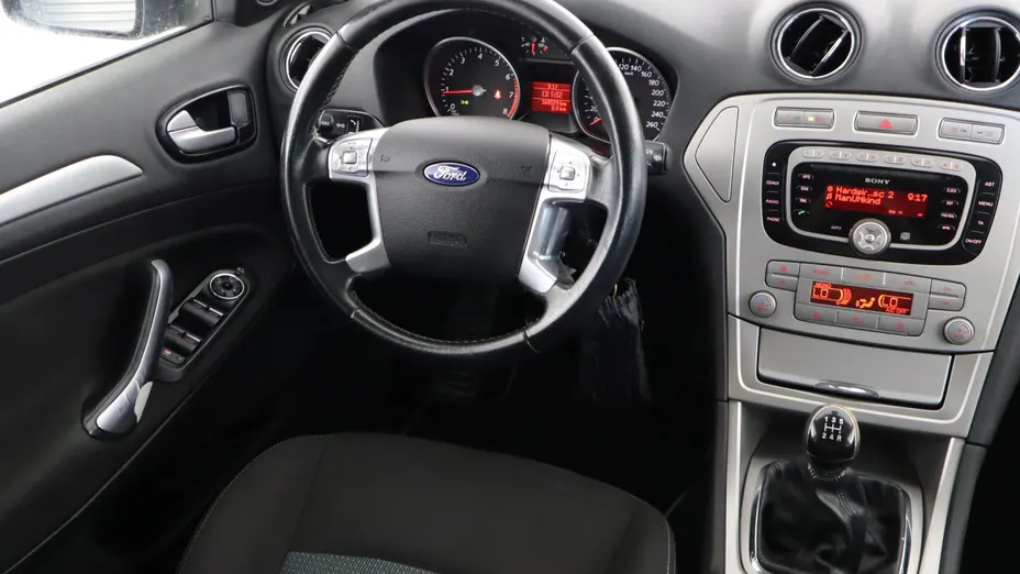 Ford Mondeo -