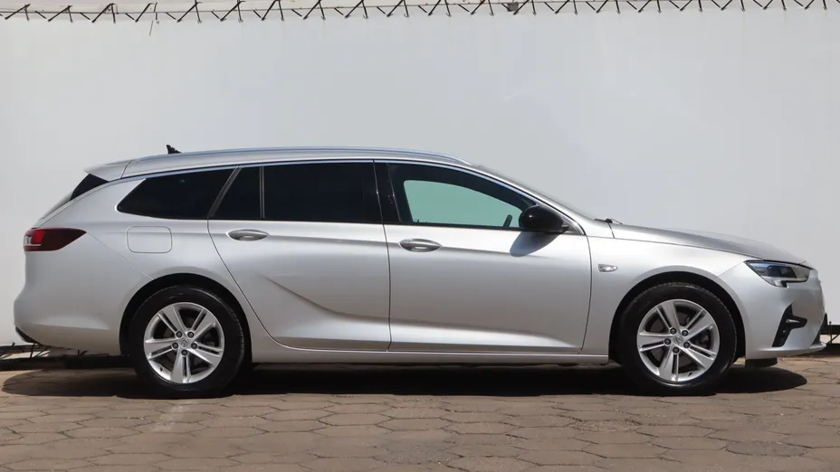 Opel Insignia -