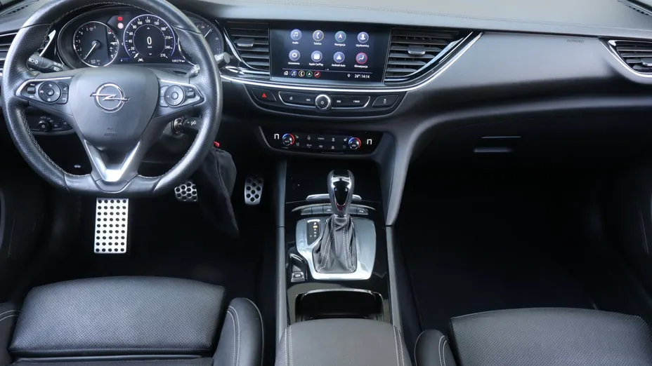 Opel Insignia -