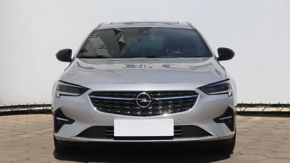 Opel Insignia -