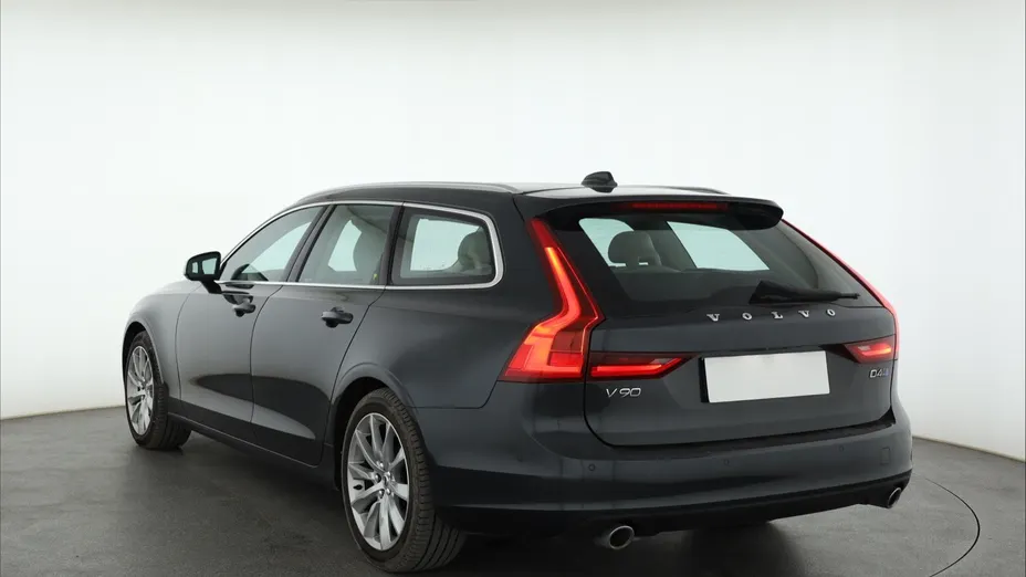 Volvo V90 -