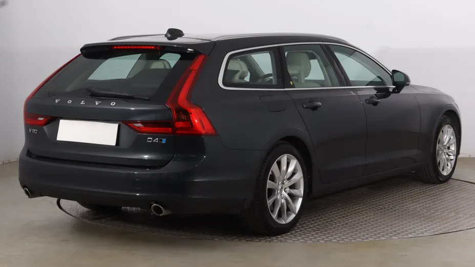 Volvo V90 -