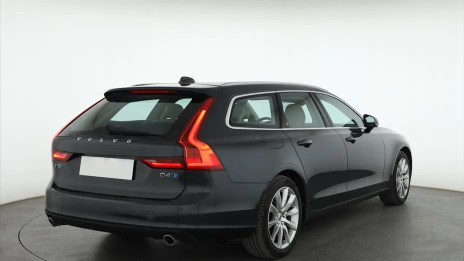 Volvo V90 -