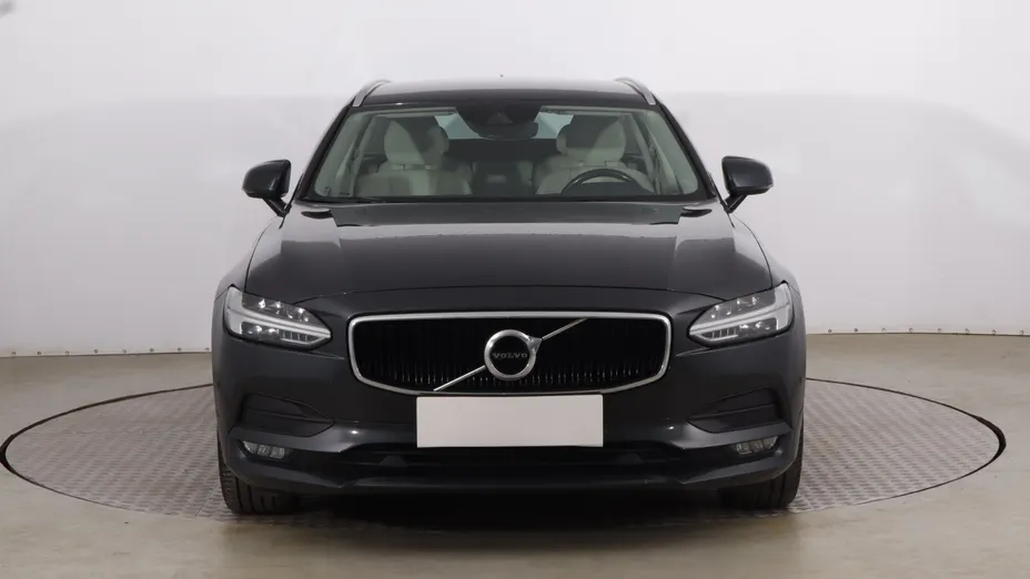 Volvo V90 -