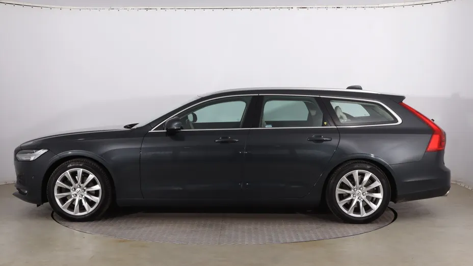 Volvo V90 -