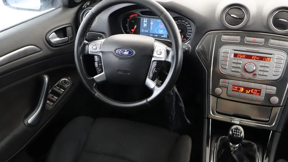 Ford Mondeo -