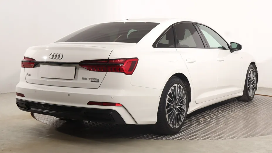 Audi A6 -