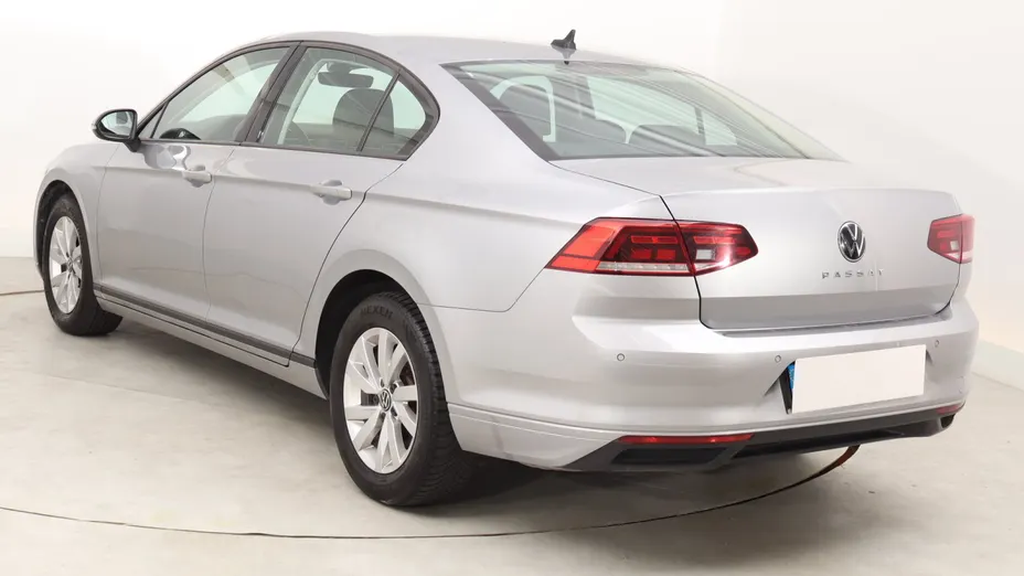 VW Passat -