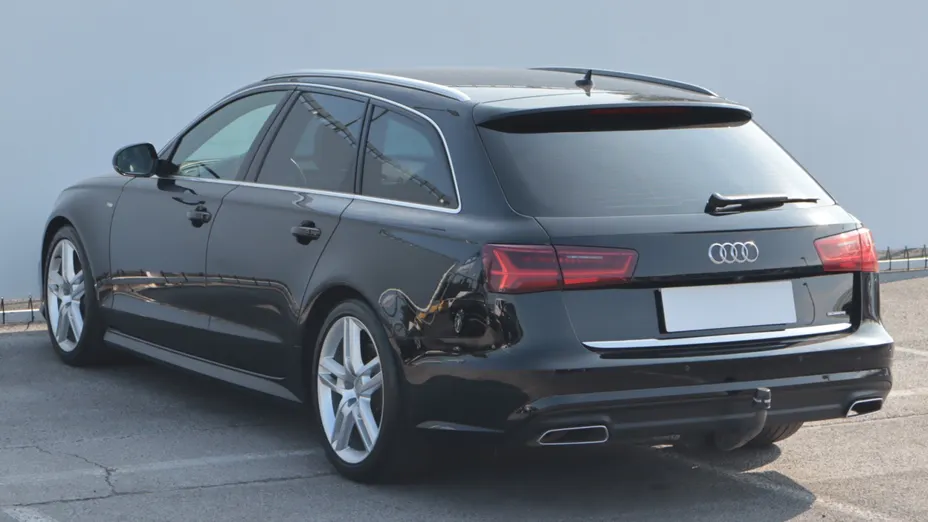 Audi A6 -