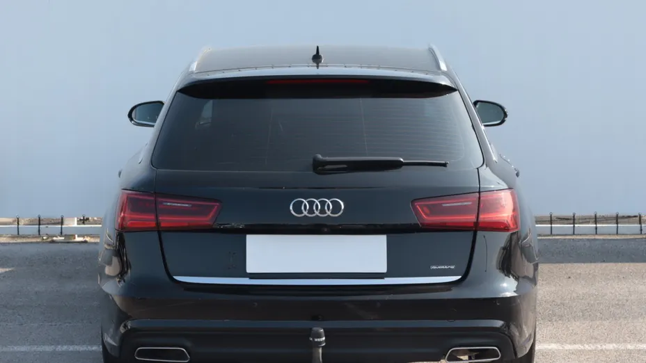 Audi A6 -
