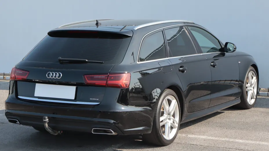 Audi A6 -