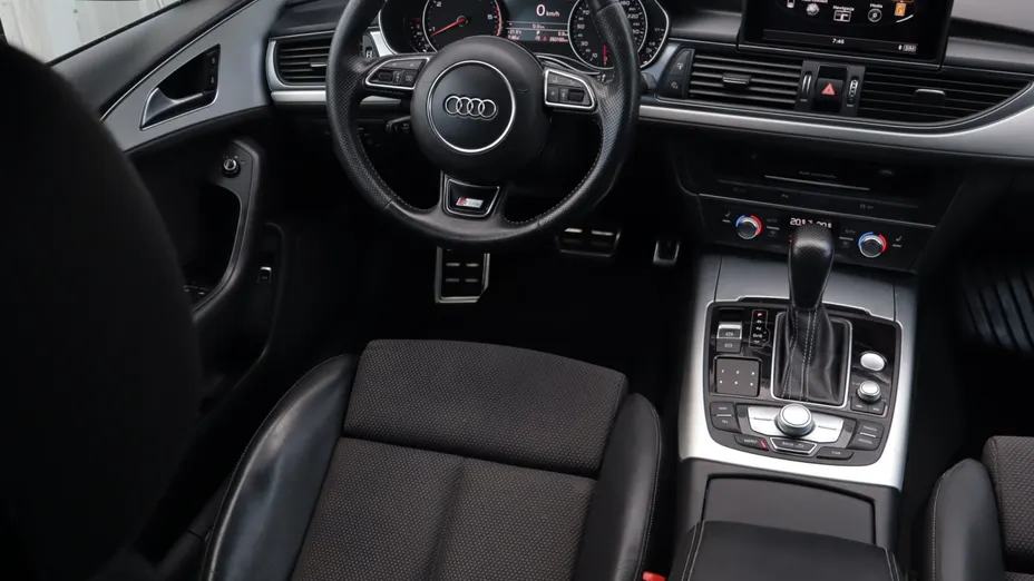 Audi A6 -