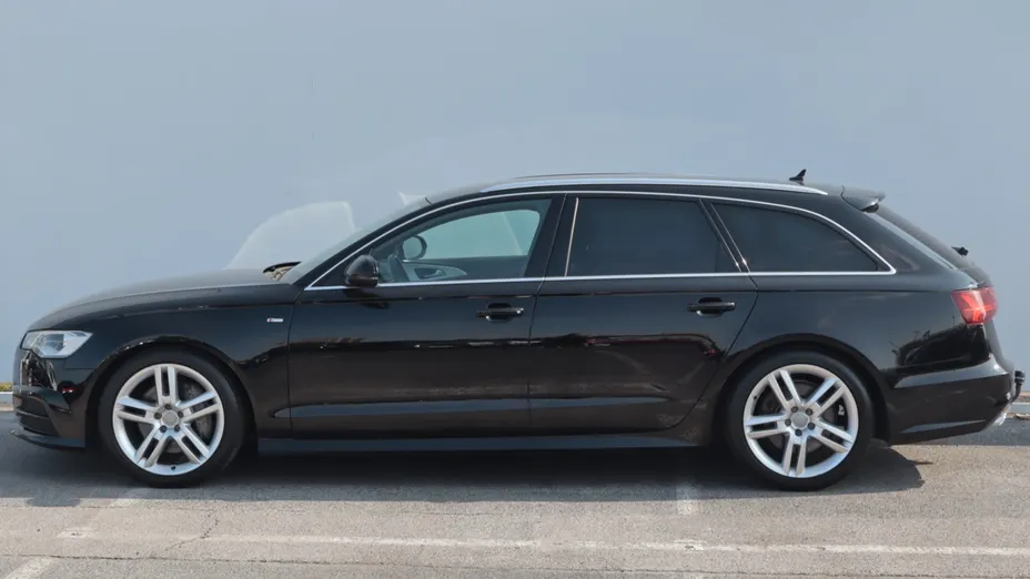 Audi A6 -