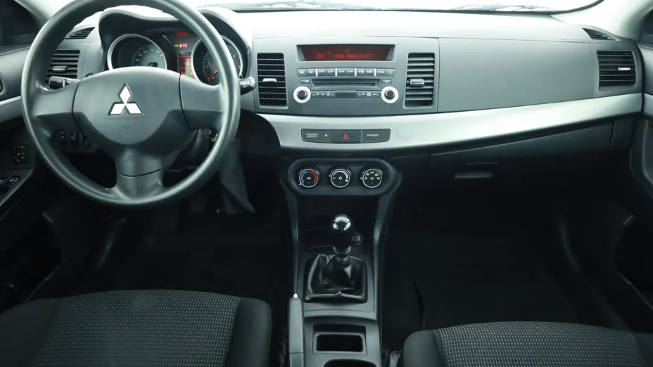 Mitsubishi Lancer -
