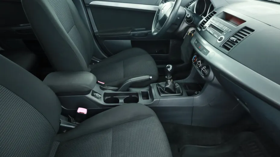 Mitsubishi Lancer -