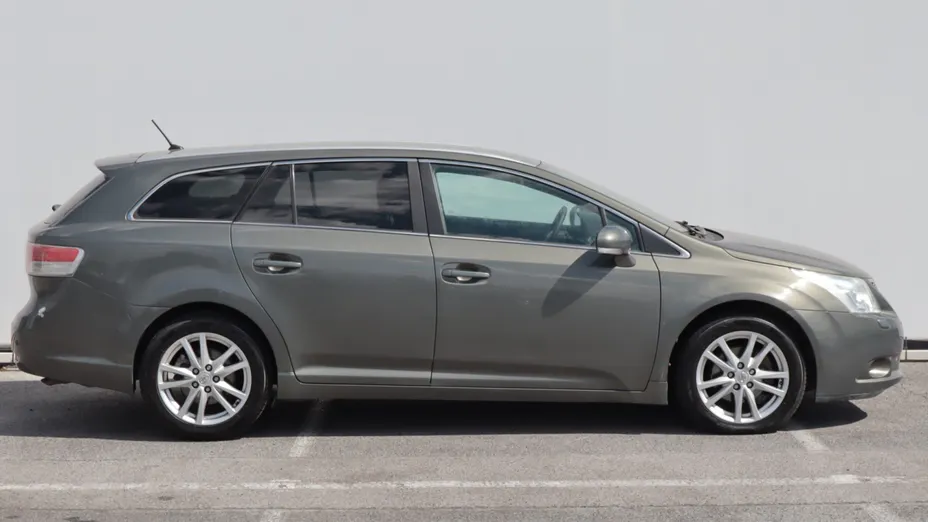 Toyota Avensis -