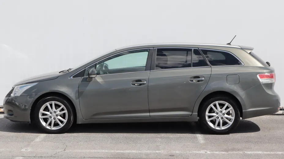 Toyota Avensis -