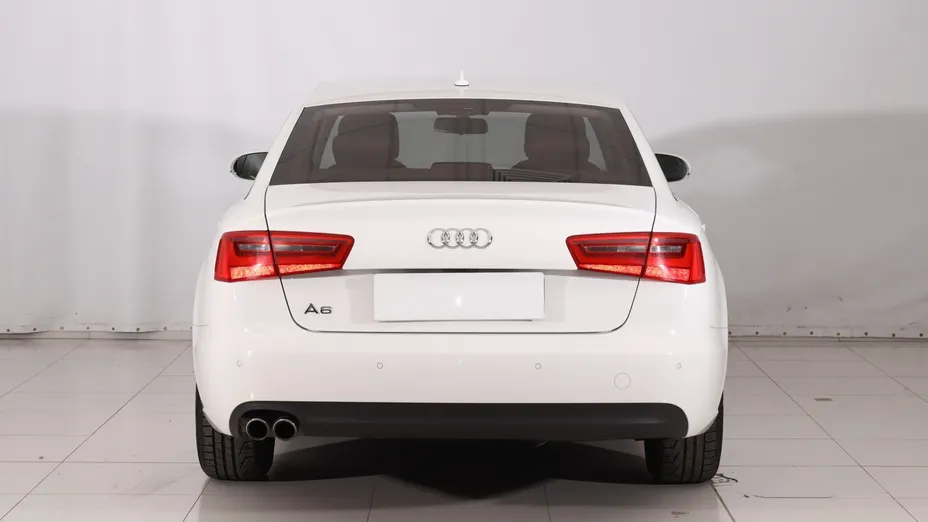 Audi A6 -