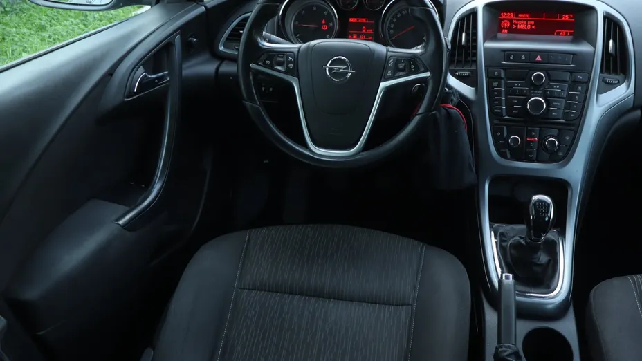 Opel Astra -