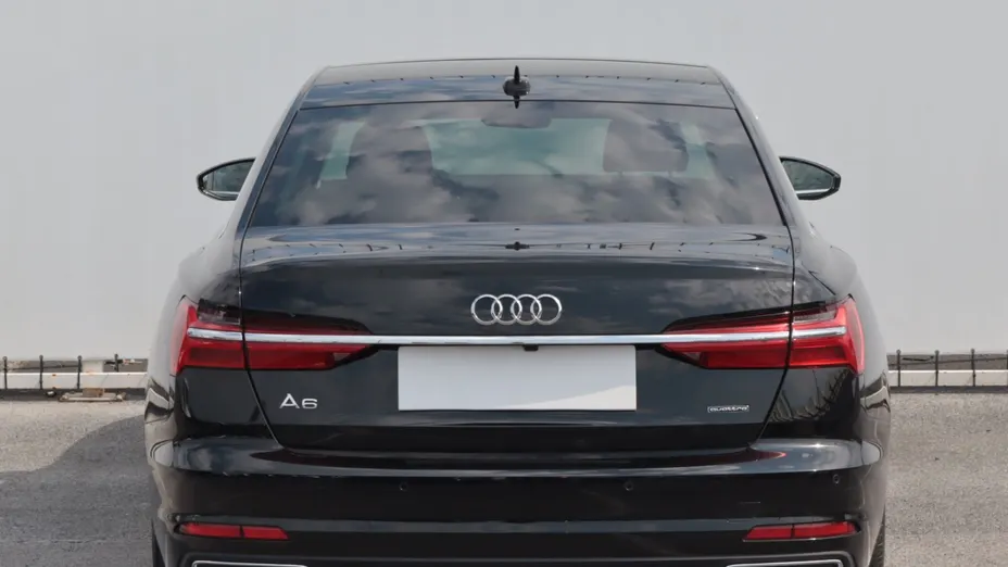 Audi A6 -