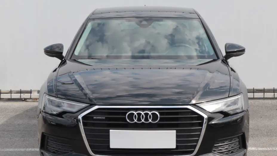Audi A6 -
