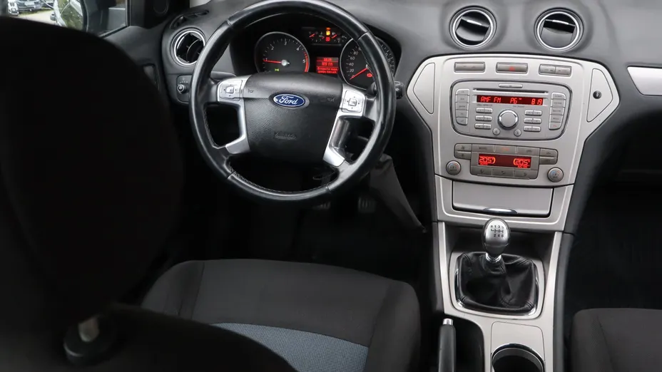 Ford Mondeo -